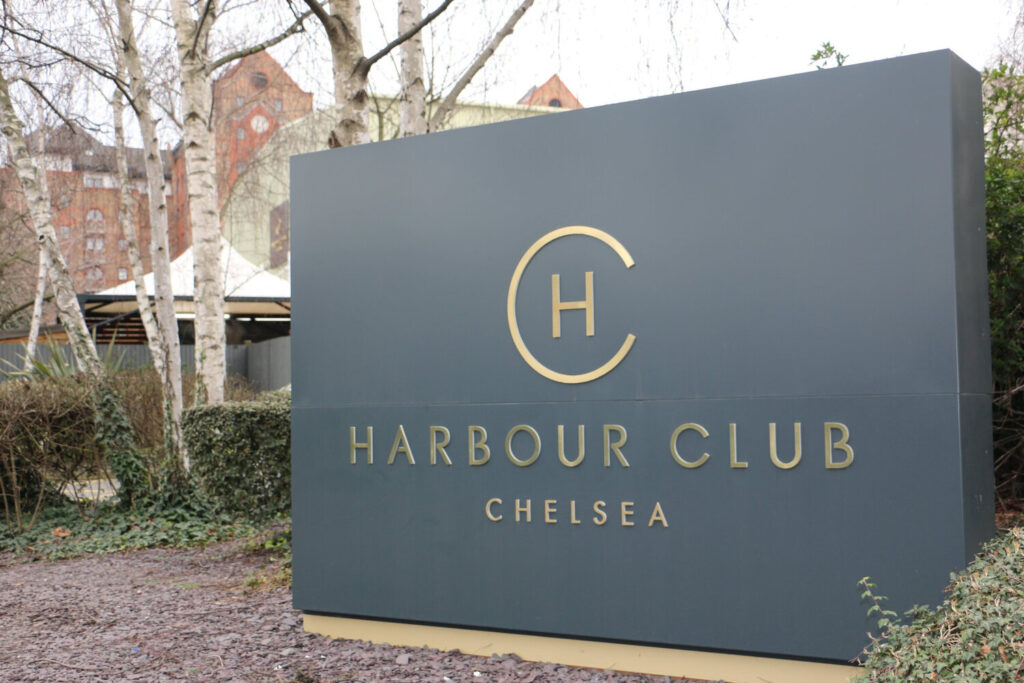 Totem and Post Mounted Signs Image Gallery