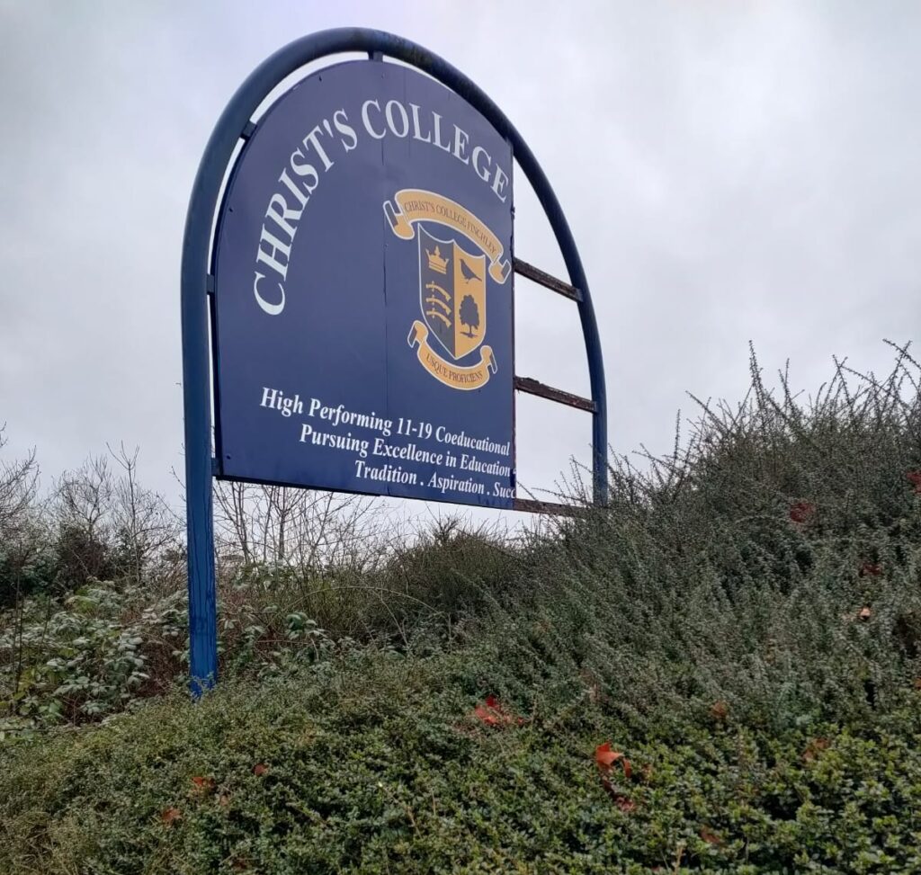 Totem and Post Mounted Signs Image Gallery