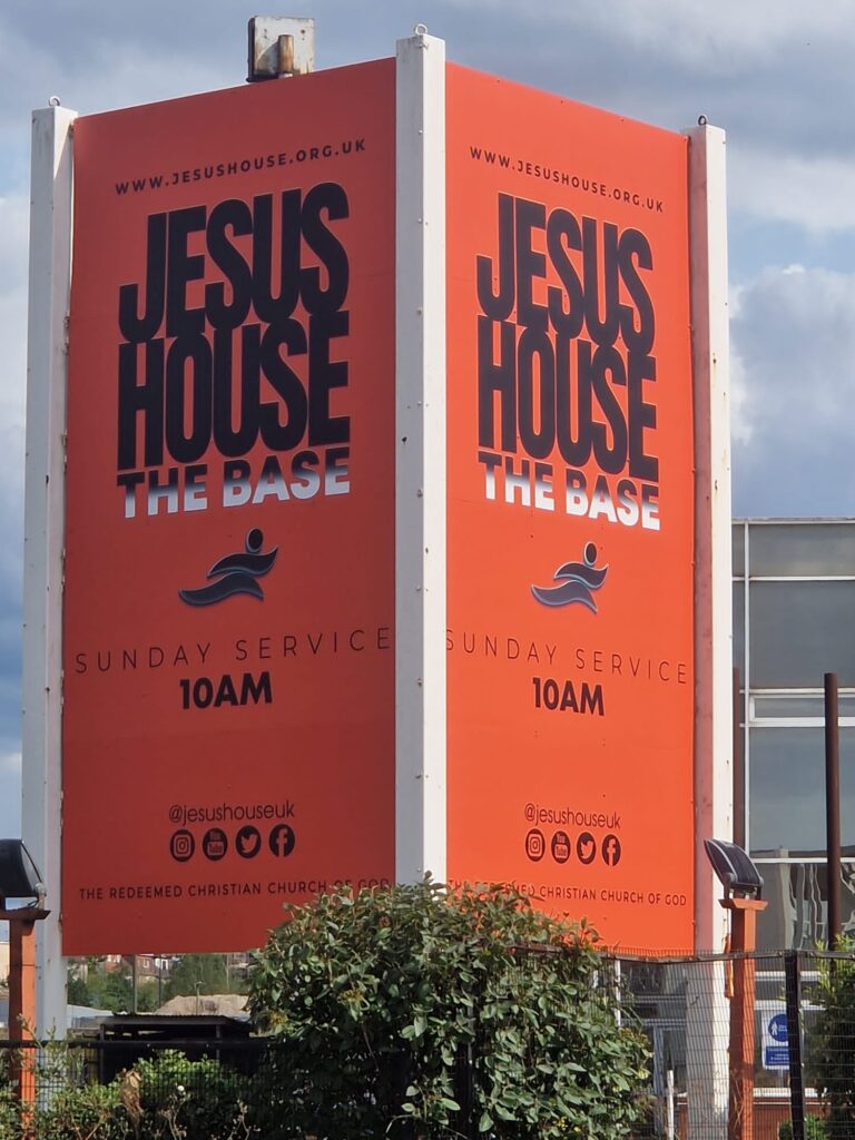 Totem and Post Mounted Signs Image Gallery