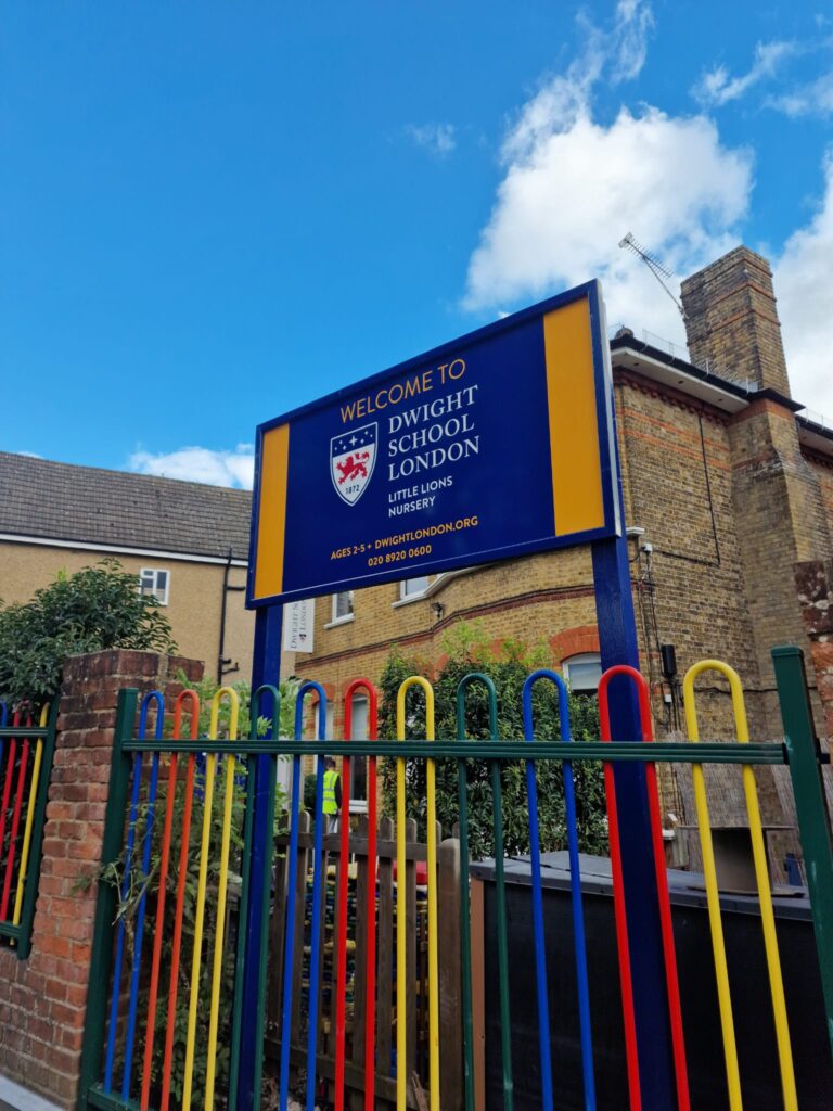 Totem and Post Mounted Signs Image Gallery