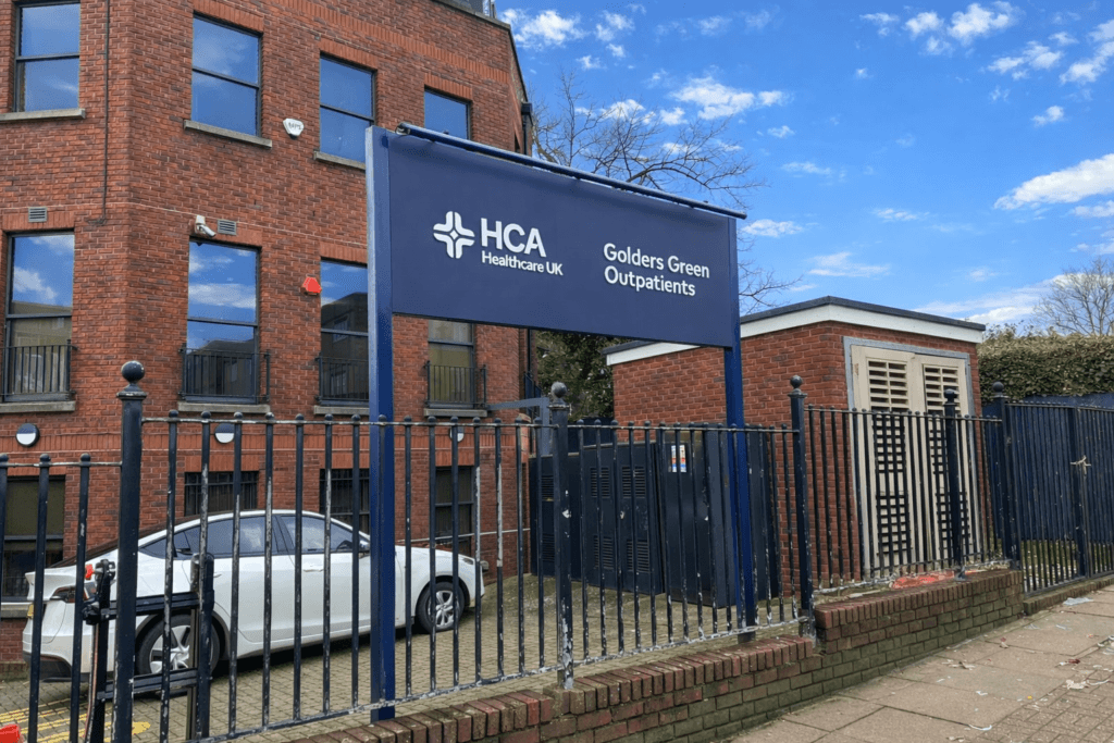 Totem and Post Mounted Signs Image Gallery